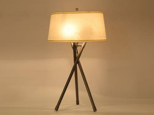 Lampe de table en métal de haute qualité en laiton AK en poudre noire finie grande lampe pour décor de restaurant et d'hôtel - Product Image 3