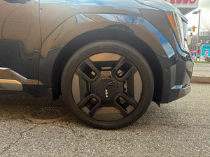 KIA EV9 LAND GT-LINE 2024 USADO EN PERFECTO ESTADO, PRIMERA MARCHA, VOLANTE A LA IZQUIERDA - Product Image 2