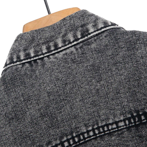 Veste en jean personnalisée pour hommes, élégante et décontractée de haute qualité avec poches latérales Veste en jean bleu clair pour hommes - Product Image 4