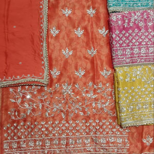 Costumes brodés à la main non cousus de créateur moderne pour femmes Fêtes de style traditionnel indien tendance - Product Image 1