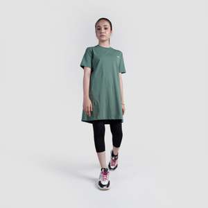 Robe Starlet Active en vert, silhouette ample - Product Image 3