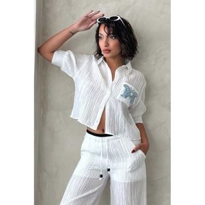 Blusa Elegante Plisada Color Crema con Detalle de Mariposa para Mujer, Marca TOPSHOW - Camisa de Manga Larga con Estilo para Venta al Por Mayor - Product Image 2