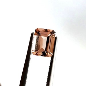 Pierre de Morganite Pêche Naturelle Certifiée IGI 6x9mm, Taille Émeraude Brillante, Pierre Précieuse Calibrée en Vrac pour la Fabrication de Pendentifs de Bijoux - Product Image 5