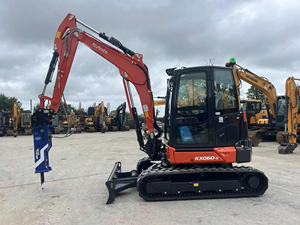 La excavadora mini Kubota KX060-5, usada y nueva, es una potente excavadora de 5.5 toneladas diseñada para construcción, trabajos públicos y paisajismo. - Product Image 2