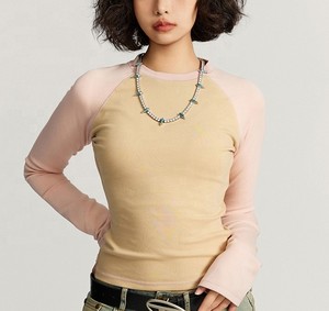 OEM Logo personnalisé Américain Vintage Sexy Slim Fitted Crop Top T-shirt à manches longues Coton vierge Garniture contrastée T-shirt à manches raglan - Product Image 2