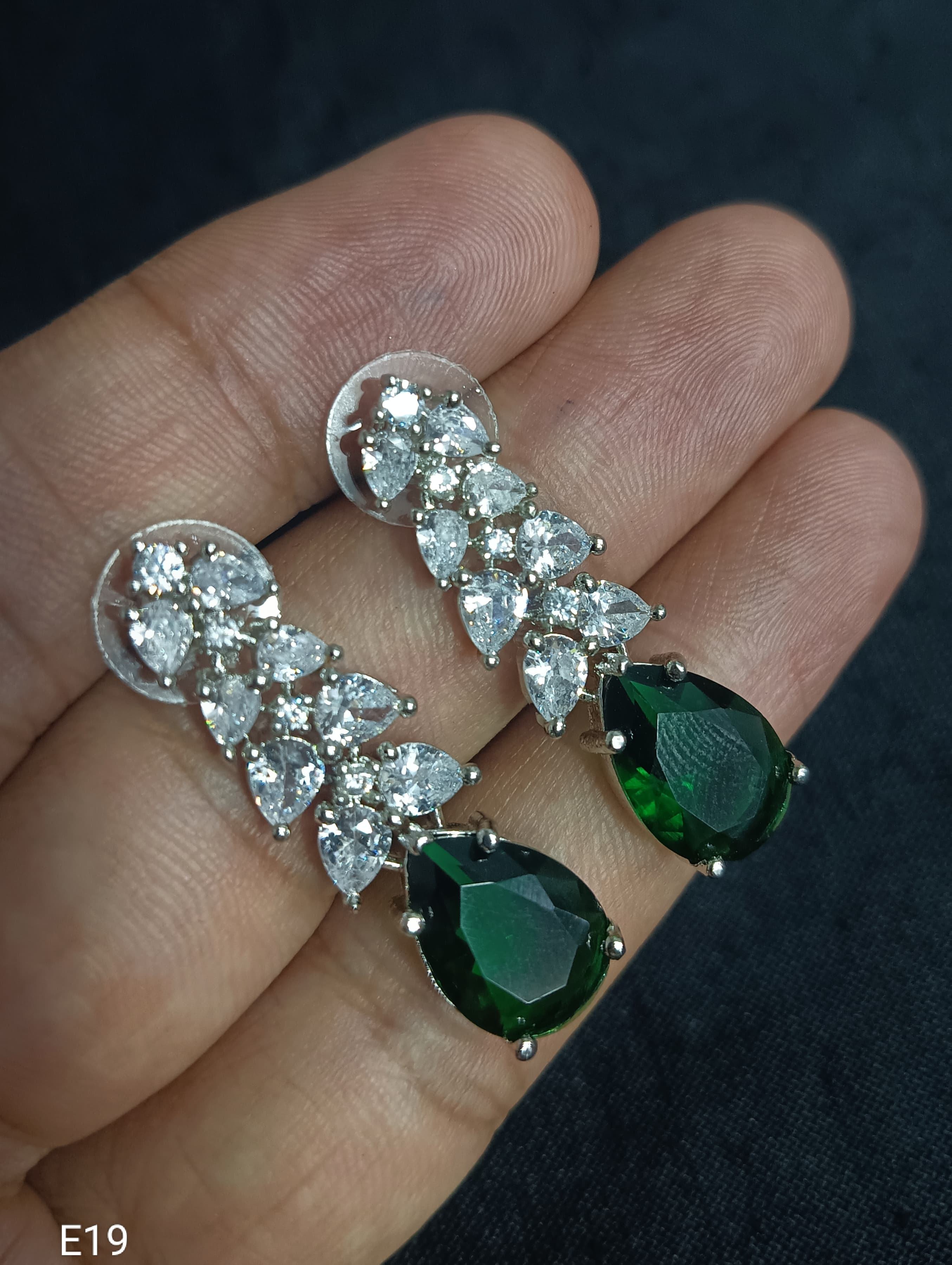 สีเขียว