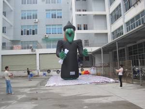 Bruja Inflable para Evento de Halloween - Product Image 1