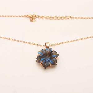 Fait à la main Vintage or argent Sterling Flashy Labradorite fleur pendentif 19mm collier cadeau de fiançailles pour les femmes pierre précieuse de guérison - Product Image 3