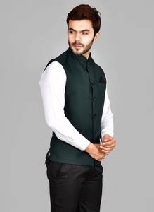 Gilet vert pour homme de créateur indien pour les occasions spéciales, les mariages et les soirées, disponible à la vente - Product Image 4