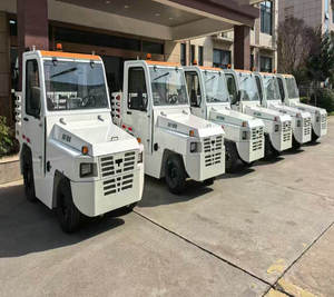 Tractor de Remolque para Equipaje y Carga en Aeropuertos, para Transporte Especial de Aeronaves, Listo para Conducir, en Buenas Condiciones - Product Image 1