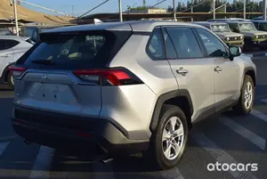 <span class=keywords><strong>Toyota</strong></span> RAV 4 d'<span class=keywords><strong>occasion</strong></span>, toutes options, couleur argent, 2020, démarrage par bouton-poussoir, essence, prête à être expédiée dans le monde entier - Product Image 5