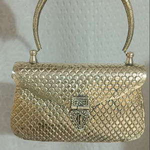 Pochette de soirée en laiton plaqué argent antique, avec motif en relief, finition métallique, pour occasions spéciales - Product Image 6