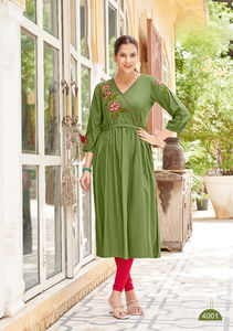 Anarkali Kurti de rayón pesado liviano con hilo y trabajo hecho a mano perfecto para niñas de oficina y collage - Product Image 4