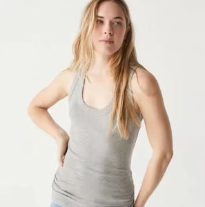 Top de cuello redondo de talla grande favorecedor para mujer-Ajuste cómodo diseñado para curvas que se ofrece en una amplia gama de tamaños OEM 2025 - Product Image 2