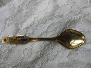 Ensemble de cuillères en acier inoxydable au design antique avec finition dorée Parfait pour les événements de cuisine et de mariage Accessoires de salle à manger élégants - Product Image 5