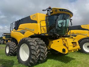 Discover quality New holland CX7090 combine <b>harvester</b> builds equipped with an FPT Cursor 9 engine and a deluxe cab zone - Product Image 5