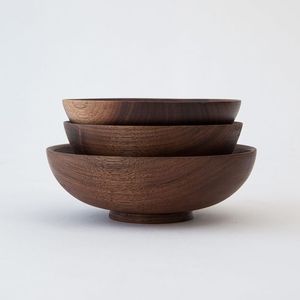 Cuenco redondo de madera de arce hecho a mano con patrones decorativos tallados Ideal para servir ensaladas de frutas como pieza de acento de decoración del hogar - Product Image 3