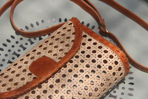 Bolso bandolera de ratán de caña, bolso de mano con correas bronceadas, regalo para ella, amigable con la playa - Product Image 2