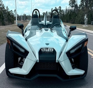 SlingshotS 2022, boîte manuelle 5 vitesses, 178 ch, 4 cylindres, gris fantôme - Product Image 1