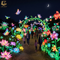 Solution clé en main d'éclairage de festival : tunnel floral lumineux pour jardin botanique enchanté avec design personnalisé