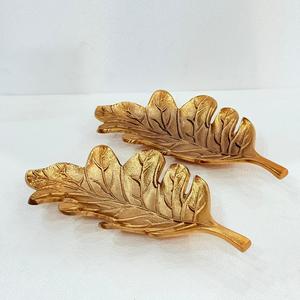 Frutero Decorativo con Diseño de Hoja de Roble, Aluminio con Acabado Dorado por R. B. Overseas - Dorado / 31.5 L x 15 W x 4 H Cm - Product Image 3