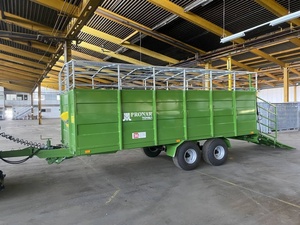 Remorque agricole robuste de 10 tonnes, verte, avec système hydraulique, pour le transport de bétail, moutons et chevaux. - Product Image 1
