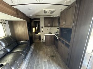 Wholesale Used 2019 Keystones RV Laredo 29ft Lightweight Waterproof Travel Trailer with 7 Person Sleeping Capacity Available - Product Image 4