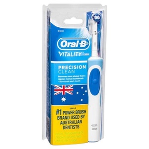 Brosses à dents électriques Oral-B de qualité supérieure, 4 têtes de brosse à poils durs, prêtes à être expédiées, brosses à dents Oral-B Pro Vitality en vente - Product Image 3