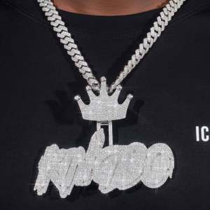 Pendentif et breloque personnalisés KING90 en or 14 carats avec moissanite, or 14 carats unique et personnalisé avec nom sur mesure - Product Image 3
