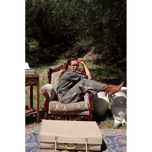 Camisa de Manga Larga Color Caqui para Mujer Topshow con Detalle de Rayas, Blusas y Camisas al por Mayor - Product Image 3