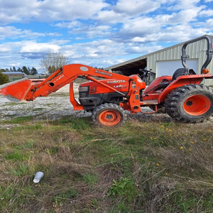 KUBOTA B2601 Tractor With Attach Loader ith Bucket PTO Kubota Tractor <b>Machinery</b> - Product Image 3