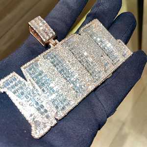 Colgante Personalizado con Nombre y Piedras de Moissanita VVS en Corte Baguette, Chapado en Oro sobre Plata de Ley, Joyería Hip Hop de Lujo - Product Image 6