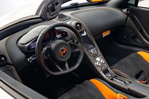 Offre exceptionnelle : McLaren 675 LT Spider d'occasion 2016, propre et prête à être expédiée - Product Image 3