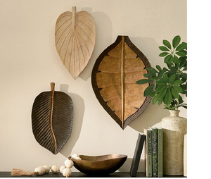 Élégant trio de sculptures en feuilles de métal texturées. Une touche rustique pour toute pièce. Disponible à prix de gros. - Product Image 1