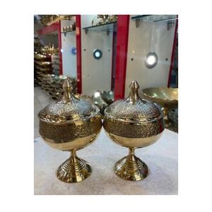 Gama Premium de latón dorado Khajoor Pot Date Bowl para servir en la mesa de la cocina Venta global Plato decorativo de frutas secas de metal - Product Image 3