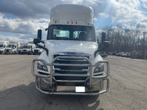 Distribuidores autorizados para el NUEVO 2019/2020 Freightliners Cascadia Day Cab Tractor EN EL NUEVO camión de doble combustible - Product Image 6