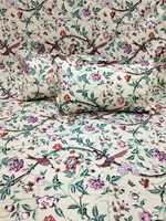 Draps de lit 100% coton sur mesure de différentes tailles dans des motifs floraux dans des couleurs pastel et vives avec des housses d'oreiller.