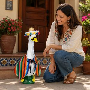 En gros Décoration de jardin et de véranda extérieure : Tenue de statue d'oie avec cape serape, sombrero et moustache, pour la fête - Product Image 6