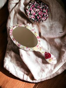 Miroir à main en résine avec finition lisse et brillante, parfait pour un usage quotidien, le maquillage ou des fins décoratives, ajoutant une touche élégante - Product Image 2