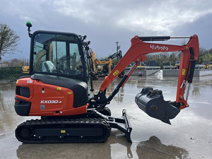 Mini-excavatrice Kubota KX030-4 neuve et d'occasion, idéale pour les travaux légers et lourds, avec pince hydraulique, à vendre. - Product Image 4