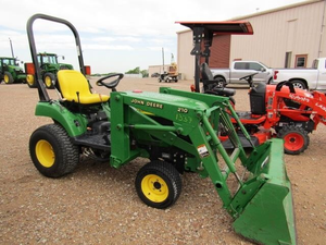 รถแทรกเตอร์มือสอง John Deere 2210 ราคาประหยัด - สภาพดี พร้อมใช้งาน ชั่วโมงการทำงานต่ำ - Product Image 2