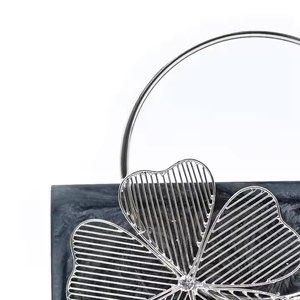 Pochette pour femme au design unique, mode de luxe, résine moderne de haute qualité par crescent crafts - Product Image 4