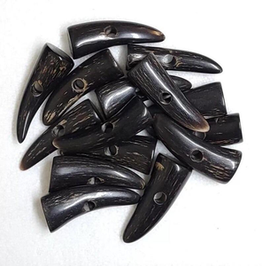 ตัวล็อคแบบธรรมชาติจากเขาสัตว์ที่เป็นมิตรต่อสิ่งแวดล้อม มีรูสองรู - ดีไซน์ทันสมัยสำหรับการทำเครื่องประดับที่ไม่เหมือนใคร โดยงานฝีมือของซานิยา - Product Image 5