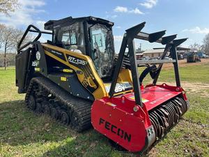 Cargadora de orugas de alto flujo ASV RT-135 de 6 toneladas y trituradora forestal, 132 HP, 3.8 L, 189 L/min hidráulicos, 1,882 kg ROC y trituración de 50 GPM - Product Image 1