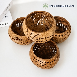 Vente en gros de porte-bougies en coquille de noix de coco du Vietnam, plusieurs motifs sculptés à la main, motifs perforés, lanternes en noix de coco écologiques - Product Image 6
