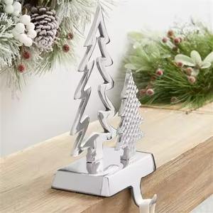 Soporte de calcetín de Navidad de metal personalizado Gancho de hierro de estilo rústico para decoración colgante de vacaciones y exhibición de regalos - Product Image 2