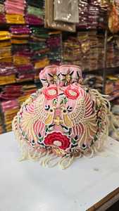 Último bolso indio 2024 con trabajo de bordado dorado pesado y borlas tejidas, bolsa Potli con lazo para mujer para regalos funcionales - Product Image 6