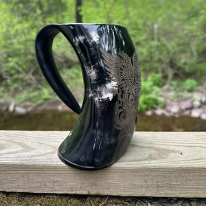 Mug à boire en corne viking sculpté à la main de haute qualité, poli, pour le vin et la bière, fabriqué avec de la corne naturelle d'Inde - Product Image 1