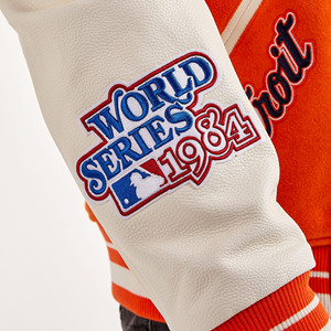 Chaqueta de béisbol universitaria con cuello levantado bordado y mangas de cuero y lana con logotipo personalizado 2025 para hombre, chaqueta negra con letras de lona - Product Image 3