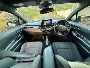 Toyota C-HR 2021, Hayon, Conduite à Droite, Bon État, Boîte de Vitesses Automatique/Manuelle, Moteur Turbo, Jantes R15, Clair/Foncé - Product Image 3